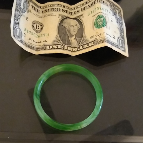 Grade A jadeite bangle style bracelet - Picture 2 of 4